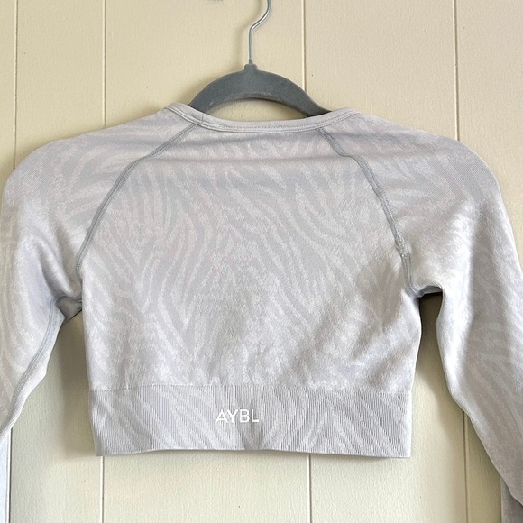 AYBL Animal Seamless Long Sleeve Crop Top - Picture 4 of 5